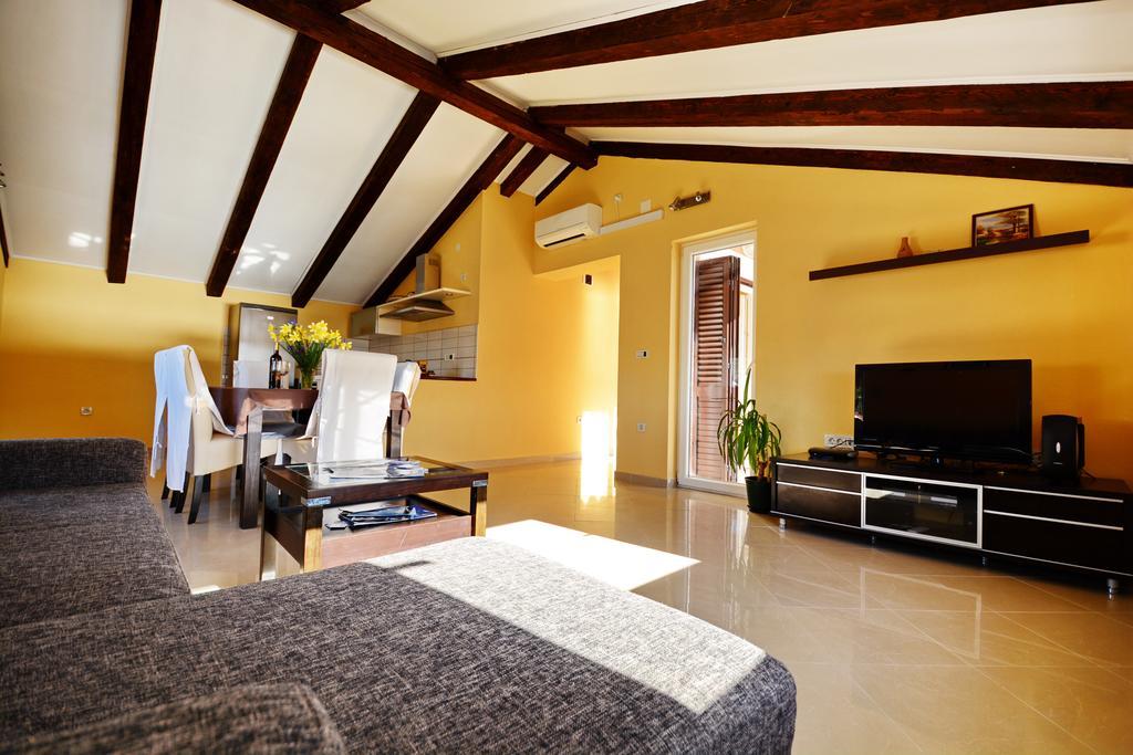 Apartments Sol Солине Екстериор снимка